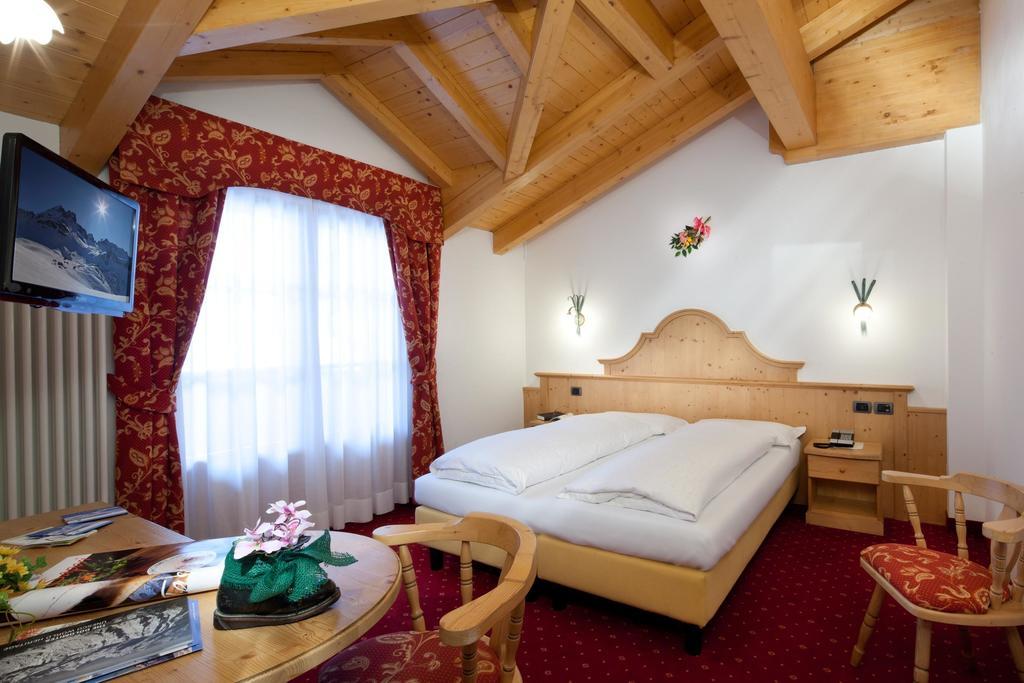 Hotel Garni Laura Arabba Kamer foto